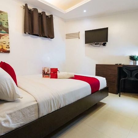 Reddoorz Plus @ Poblacion Makati Makati City Buitenkant foto