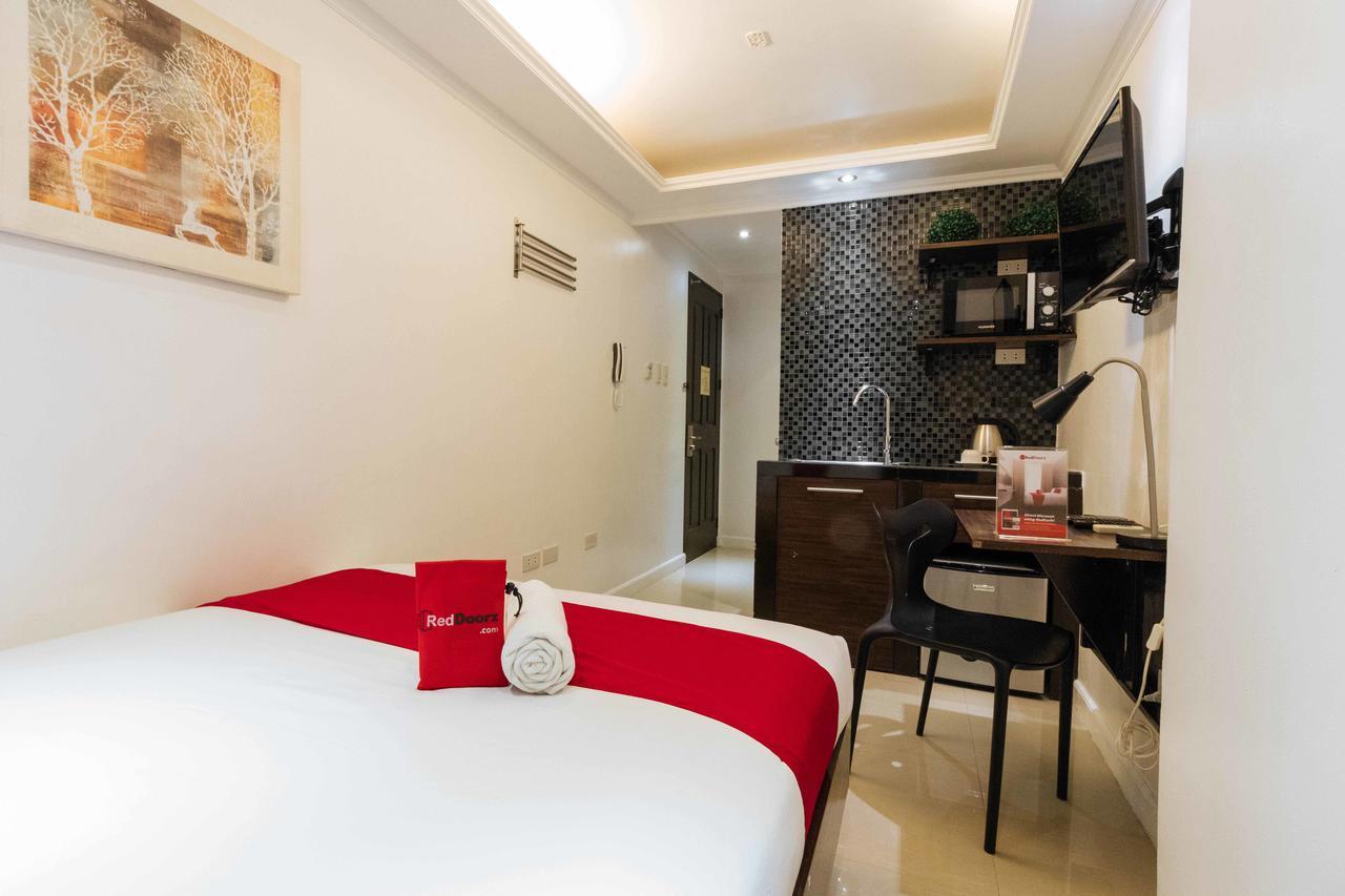 Reddoorz Plus @ Poblacion Makati Makati City Buitenkant foto