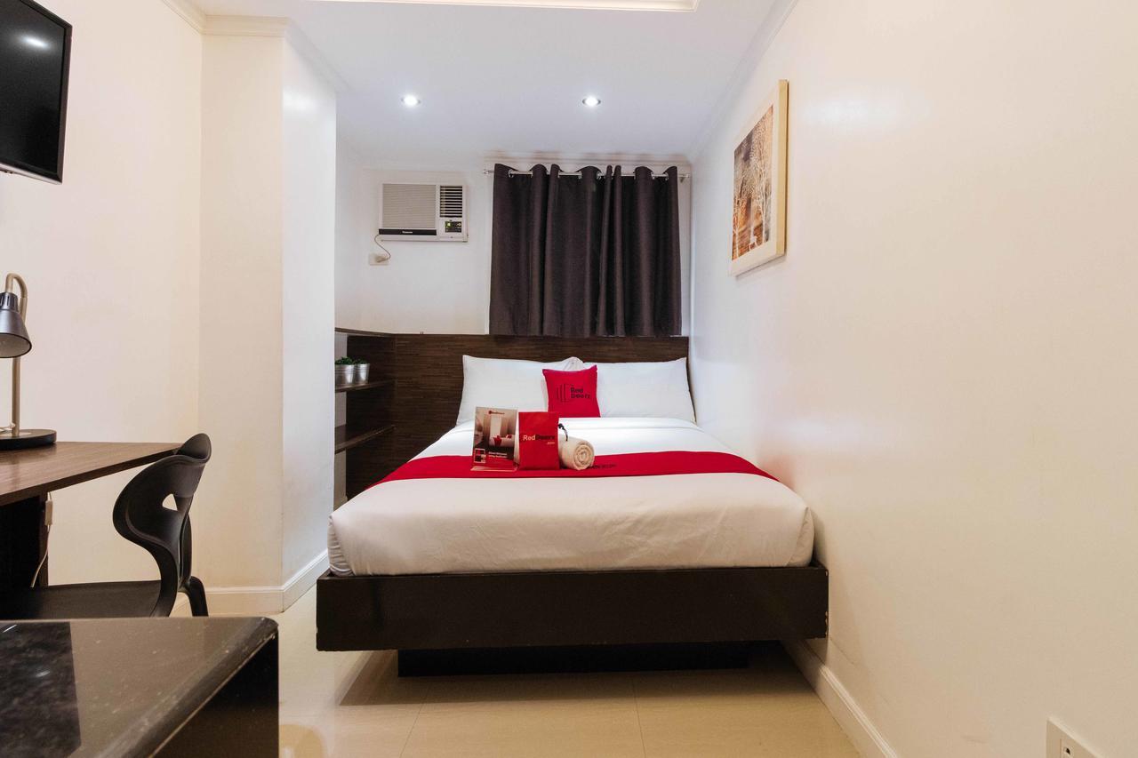 Reddoorz Plus @ Poblacion Makati Makati City Buitenkant foto
