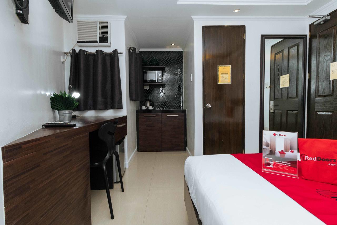 Reddoorz Plus @ Poblacion Makati Makati City Buitenkant foto