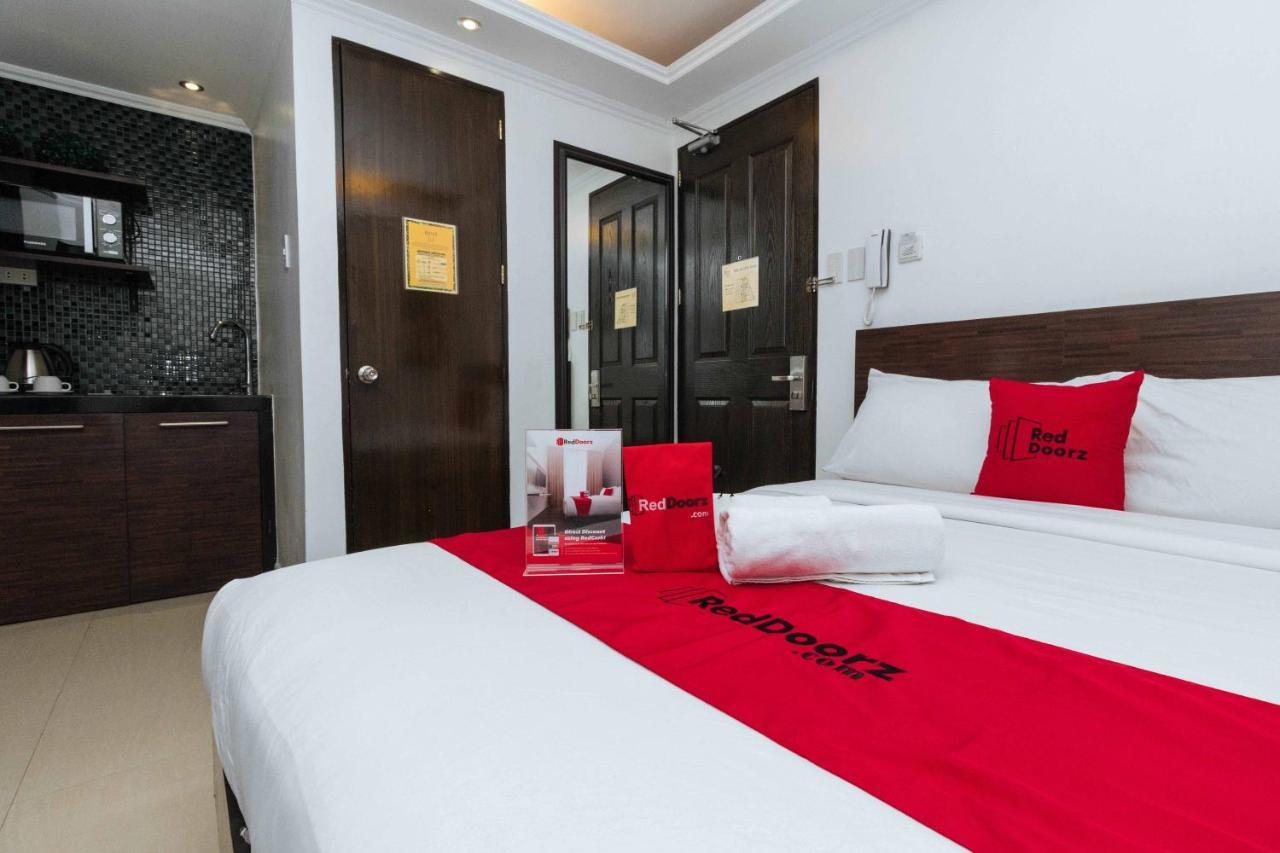 Reddoorz Plus @ Poblacion Makati Makati City Buitenkant foto
