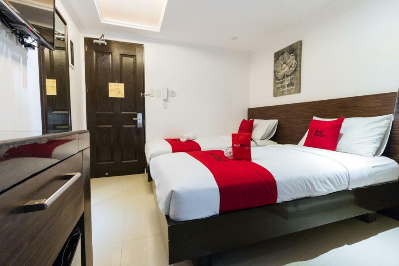 Reddoorz Plus @ Poblacion Makati Makati City Buitenkant foto
