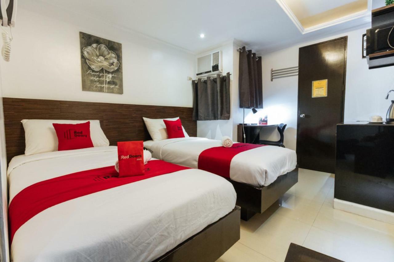 Reddoorz Plus @ Poblacion Makati Makati City Buitenkant foto
