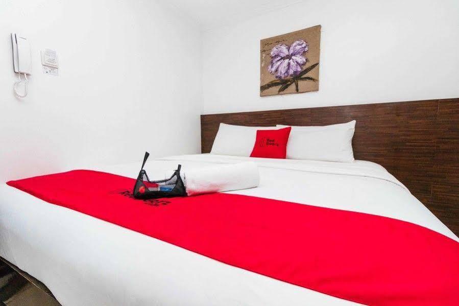 Reddoorz Plus @ Poblacion Makati Makati City Buitenkant foto